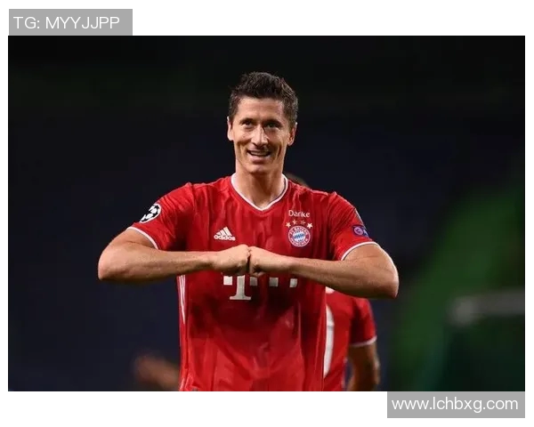 莱万在欧冠赛场火力全开10场12球争金靴形势大好