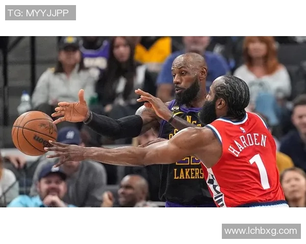 球星齐聚洛杉矶见证湖人对决快船的精彩瞬间 球星齐聚洛杉矶见证湖人对决快船的精彩瞬间