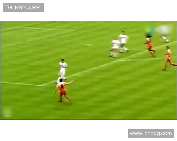 马丁内斯的传奇之路:从球场新星到足球巨星的成长故事 马丁内斯的传奇之路:从球场新星到足球巨星的成长故事