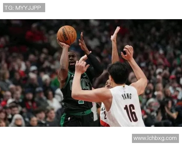 雷霆与开拓者激战精彩瞬间图片分享与赛后精彩回顾 雷霆与开拓者激战精彩瞬间图片分享与赛后精彩回顾