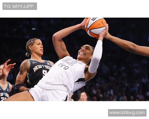 纽约自由人与水银的激烈对决展现女篮魅力与实力的巅峰较量