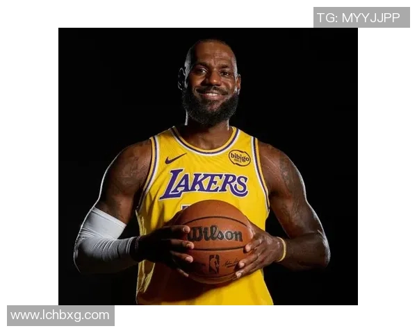 詹姆斯：从篮球场上的传奇到全球体育文化的引领者