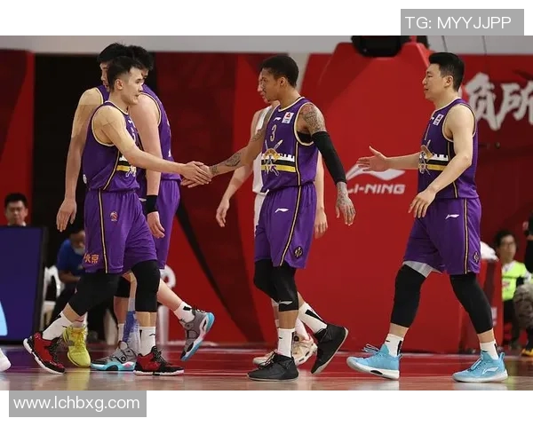 雷霆与小牛激战第五场谁能在季后赛中逆转局势争夺胜利