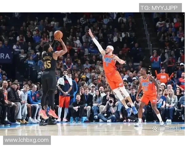 骑士与雷霆精彩对决录像回放分析及比赛亮点回顾